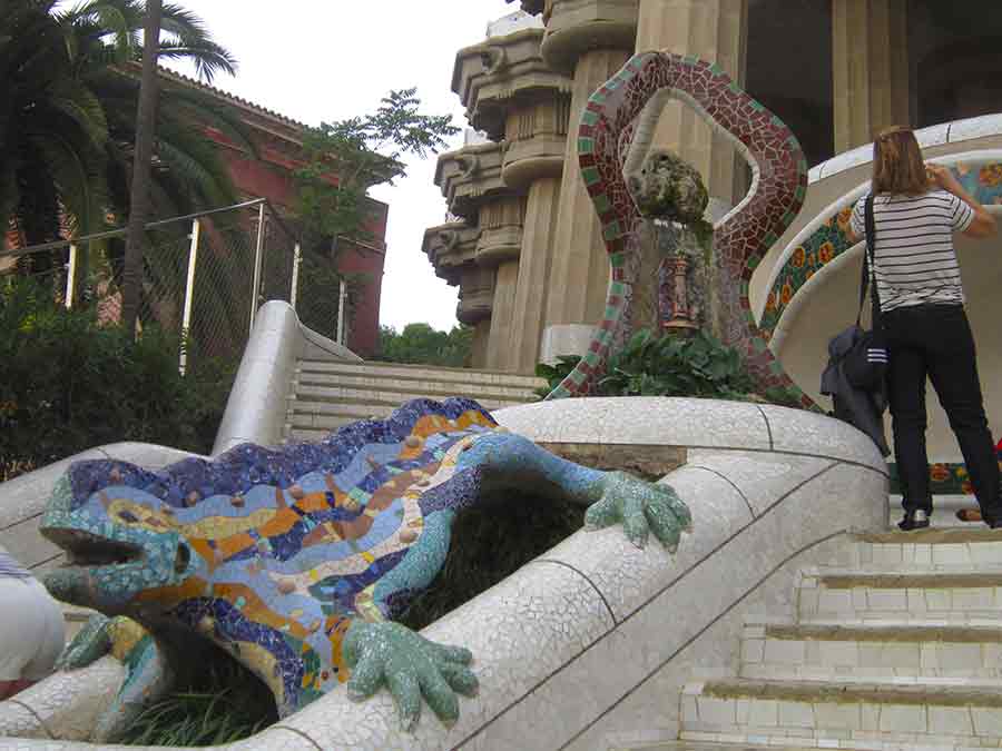 Antoni Gaudi, Güell Park multicolored mosaic salamander, photo by Wiesław Sadurski