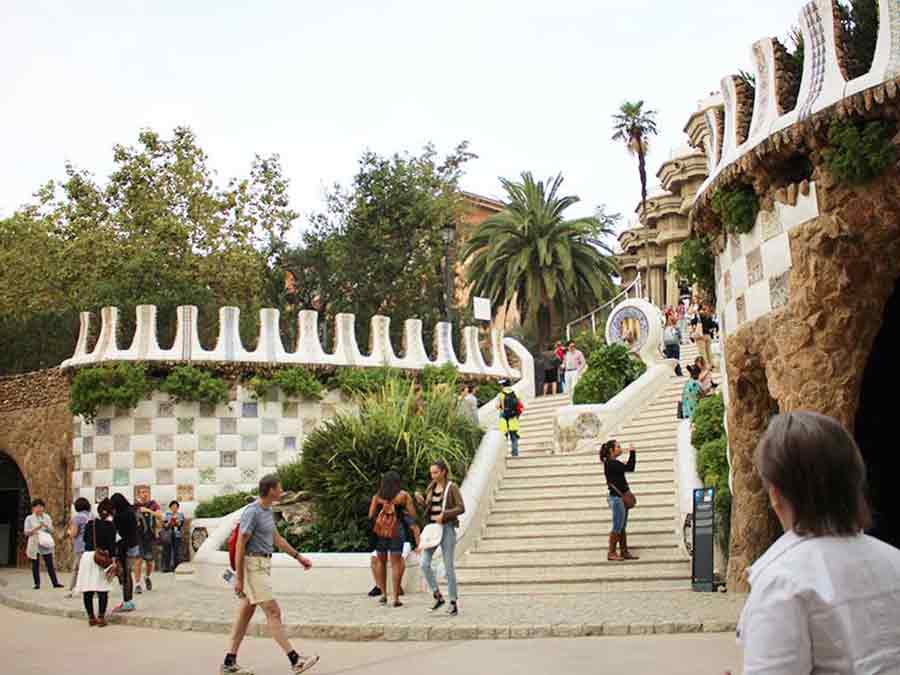 Antoni Gaudi, Güell Park stairway, photo by Wiesław Sadurski