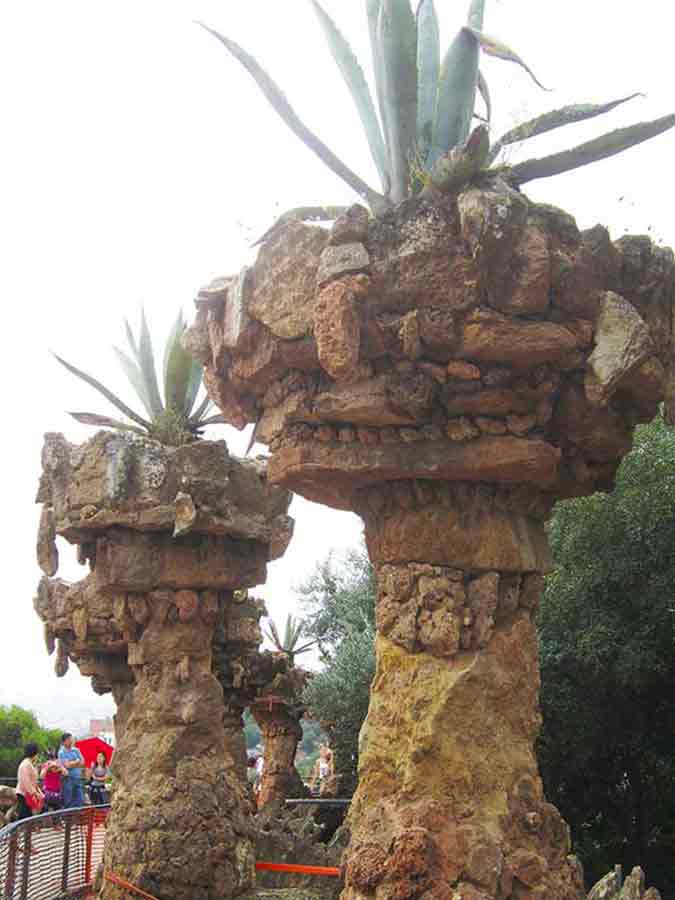 Antoni Gaudi, Güell Park columns, photo by Wiesław Sadurski