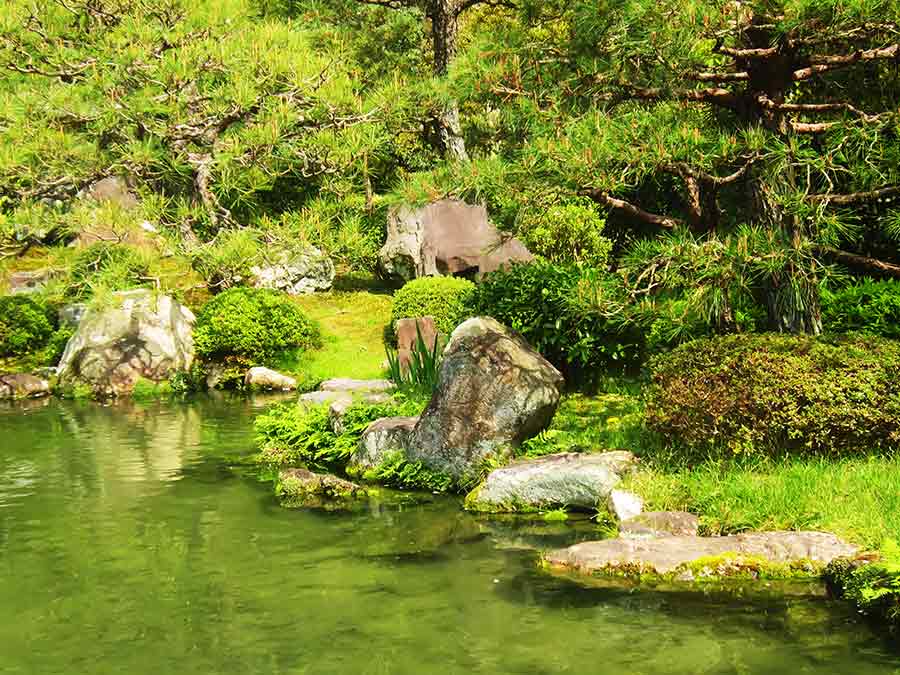 Pond, Plants and Stones, Shosei-en Garden in Kyoto, photo by Wiesław Sadurski