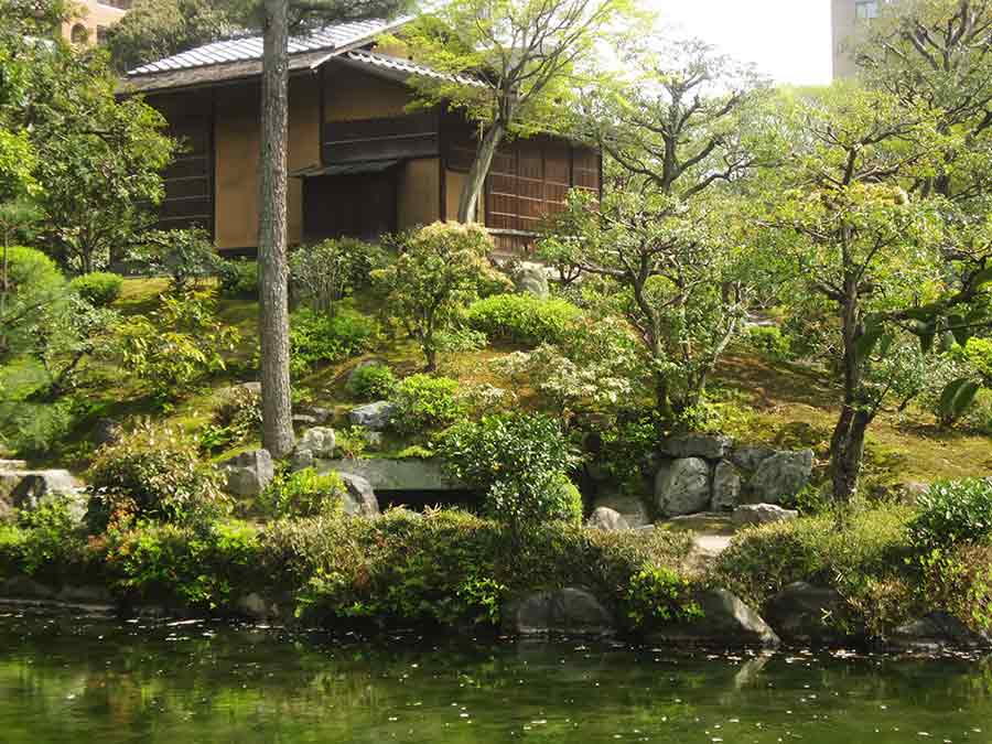 Pond and Pavilion Shosei-en Garden in Kyoto, photo by Wiesław Sadurski