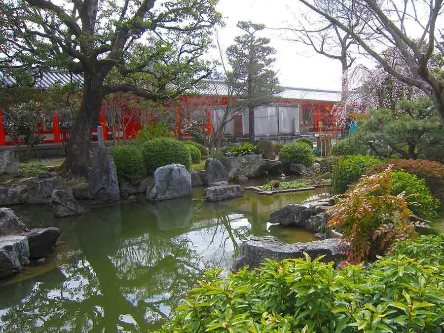 Sanjusangen-do-Garden in Kyoto, photo by Wiesław Sadurski