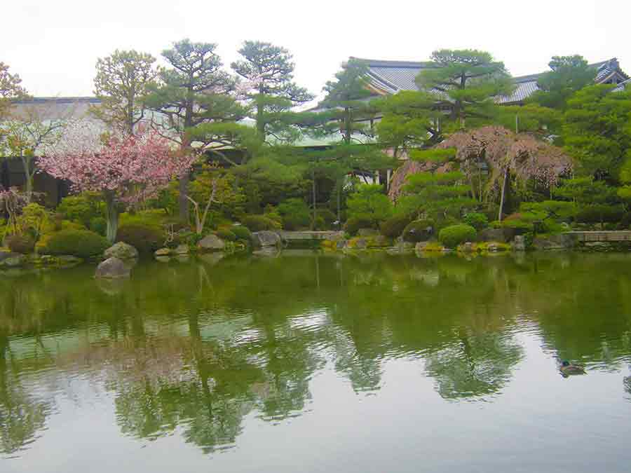Pond and Houses Heian Garden in Kyoto, photo by Wiesław Sadurski