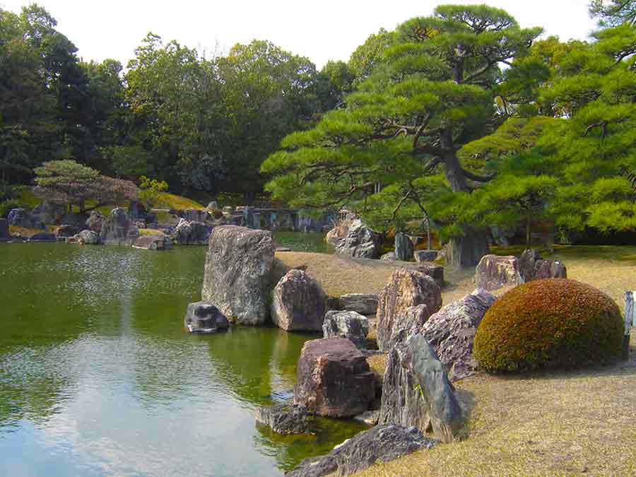 Pond with trees and rocks Nijo-jo Garden Kyoto, photo by Wiesław Sadurski