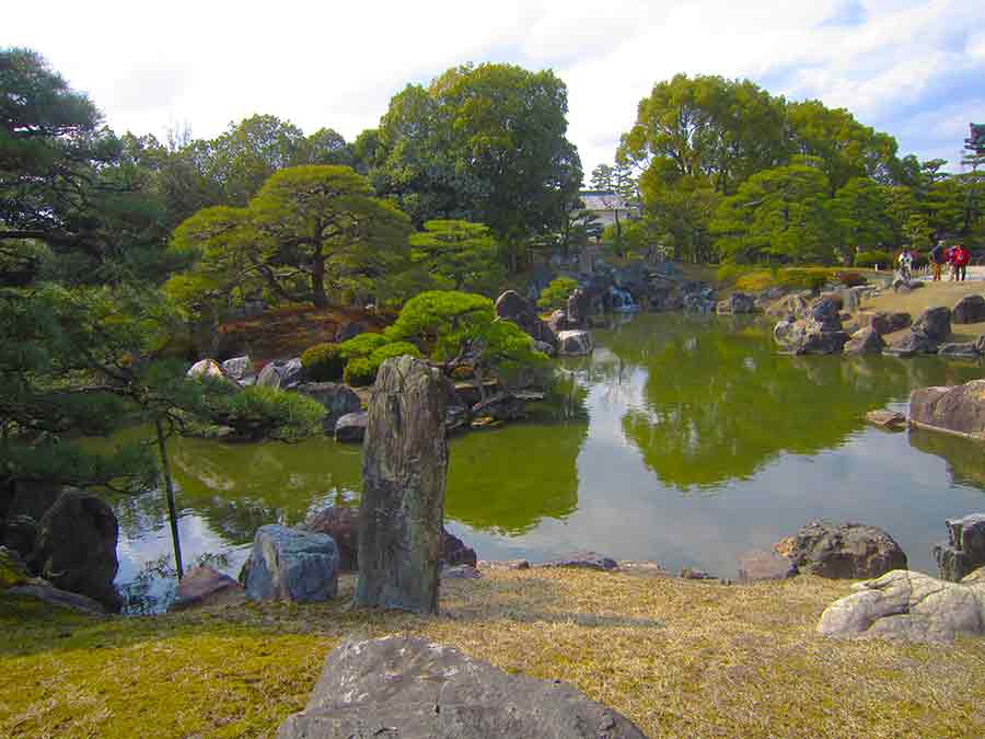 Pond panorama Nijo-jo Garden Kyoto, photo by Wiesław Sadurski