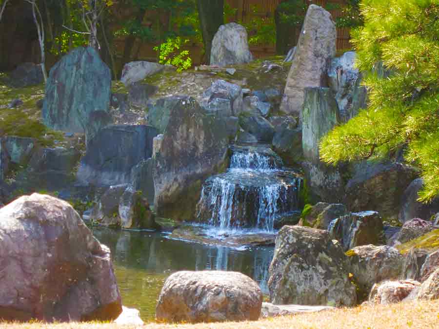 Waterfall Nijo-jo Garden Kyoto, photo by Wiesław Sadurski