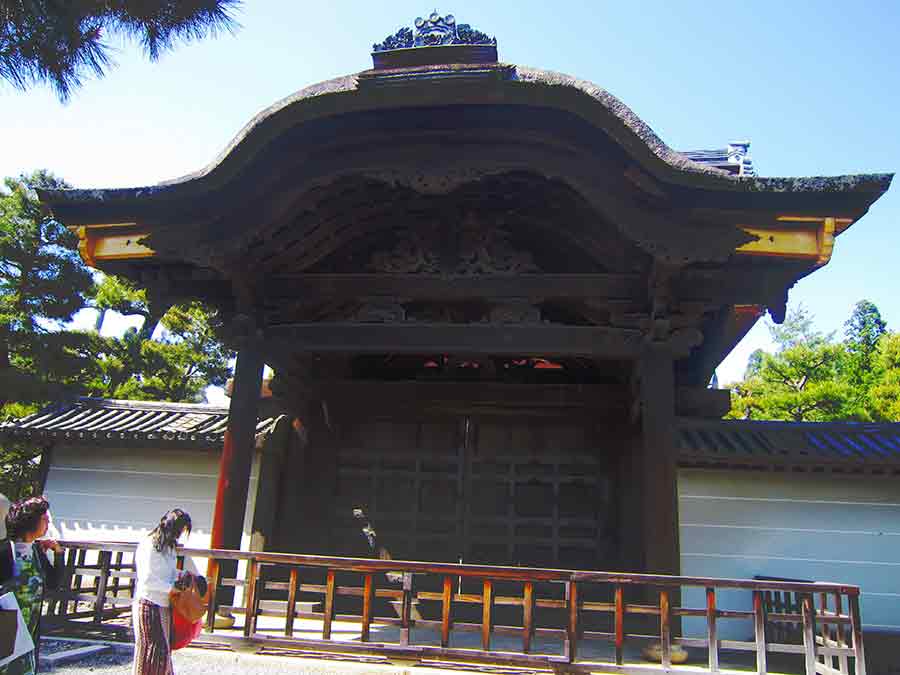 Imperial Messenger’s Gate in Kyoto, photo by Wiesław Sadurski