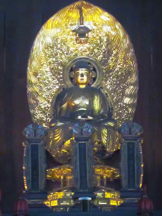 Golden Buddha in Kennin-ji Temple in Kyoto, photo by Wiesław Sadurski