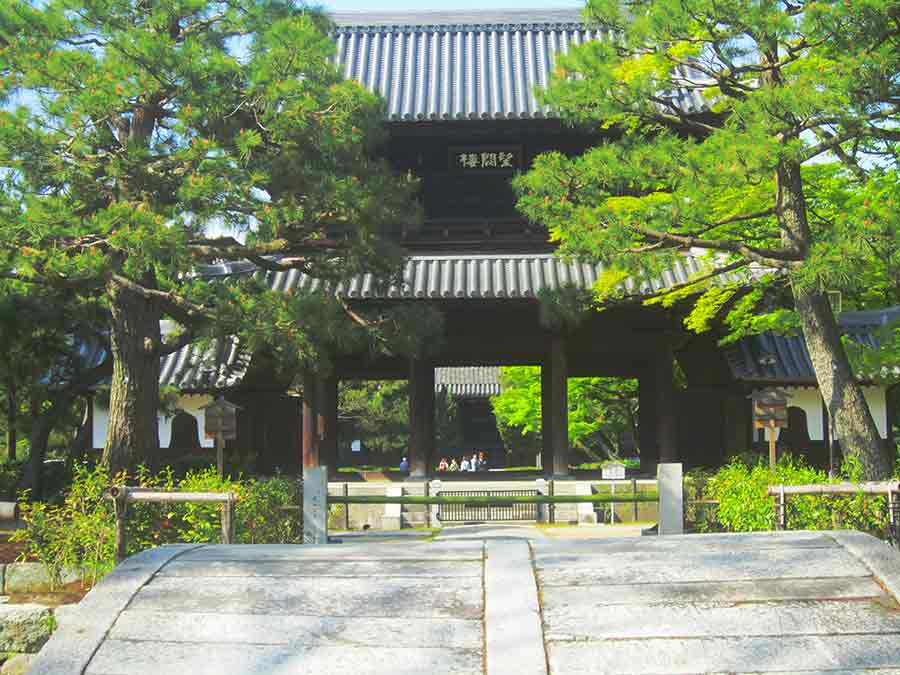 Gate Kennin-ji Temple in Kyoto, photo by Wiesław Sadurski